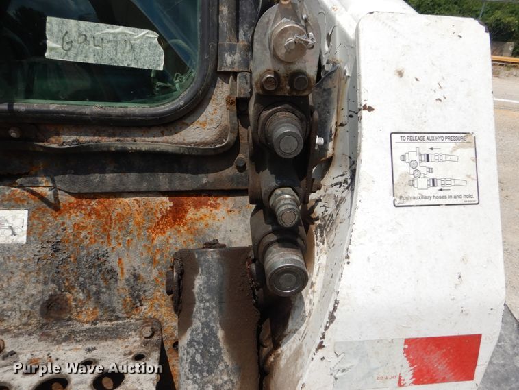 image for item JI9546 2009 Bobcat S300  skid steer loader