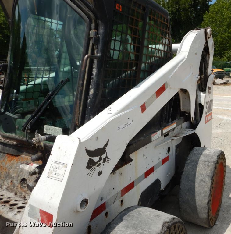 image for item JI9546 2009 Bobcat S300  skid steer loader
