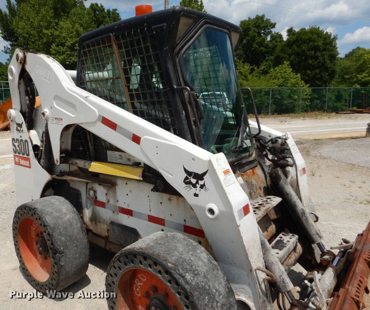 image for item JI9546 2009 Bobcat S300  skid steer loader