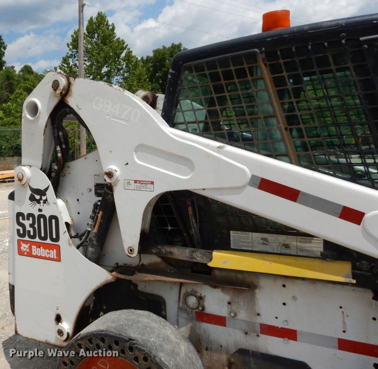 image for item JI9546 2009 Bobcat S300  skid steer loader