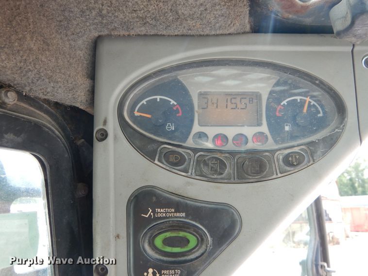 image for item JI9546 2009 Bobcat S300  skid steer loader