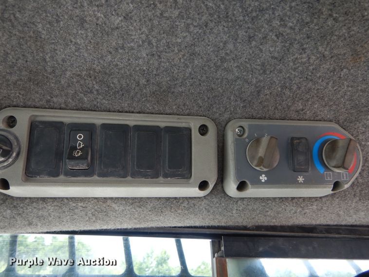 image for item JI9546 2009 Bobcat S300  skid steer loader