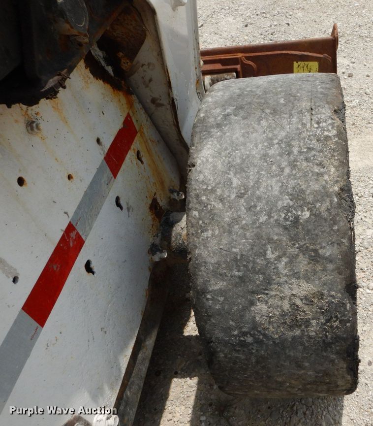 image for item JI9546 2009 Bobcat S300  skid steer loader