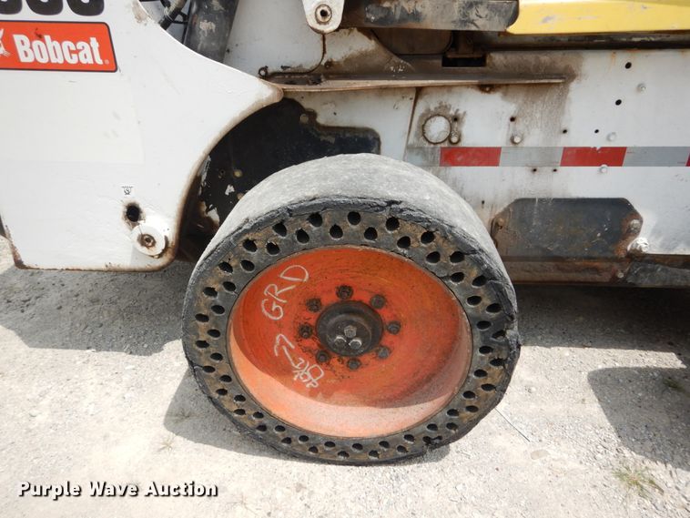 image for item JI9546 2009 Bobcat S300  skid steer loader