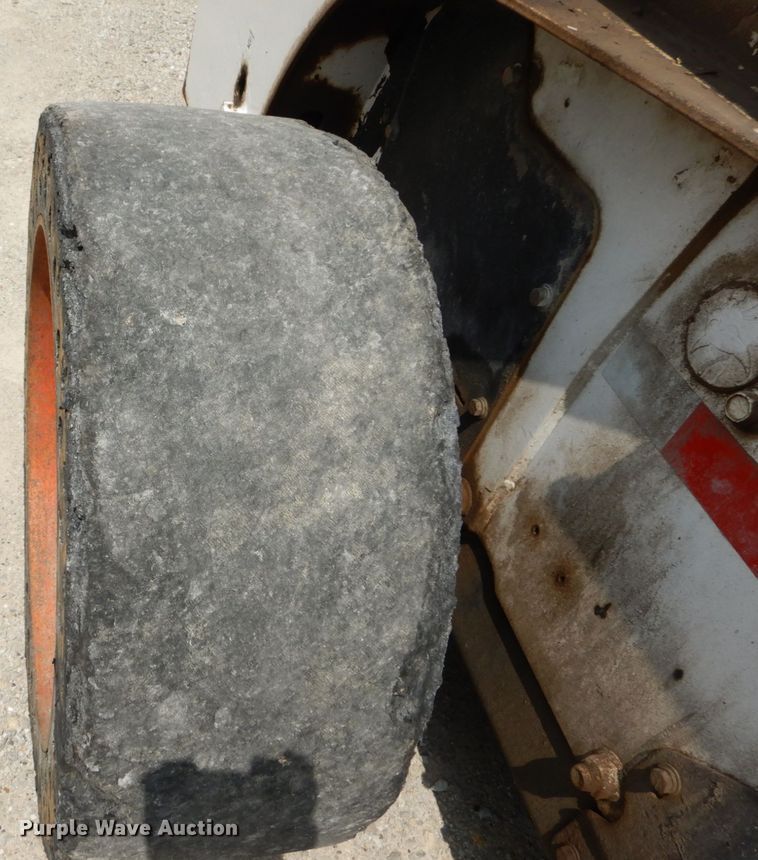 image for item JI9546 2009 Bobcat S300  skid steer loader