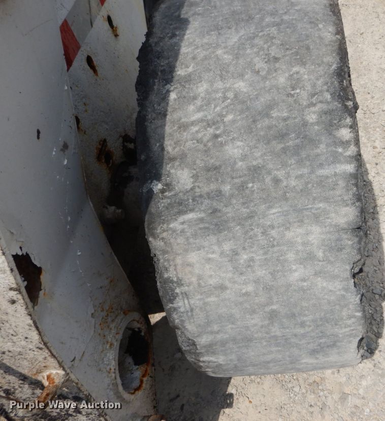 image for item JI9546 2009 Bobcat S300  skid steer loader