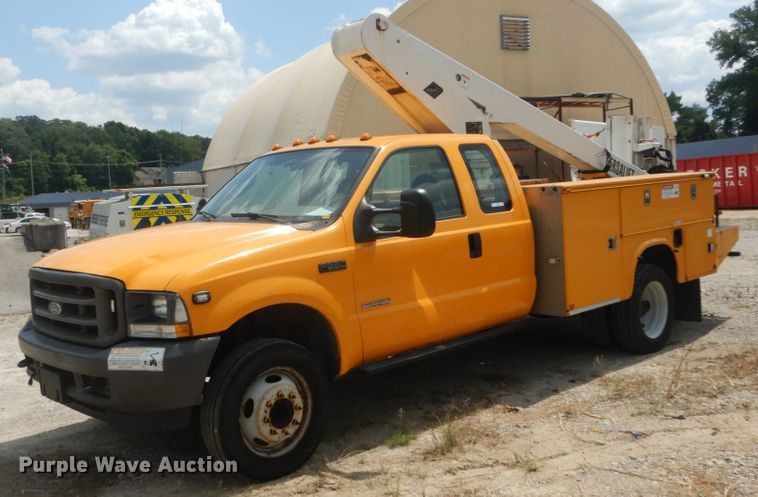 image for item JI9547 2004 Ford F550 Super Duty XL  SuperCab bucket truck
