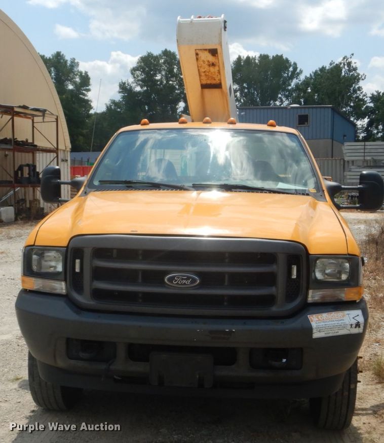 image for item JI9547 2004 Ford F550 Super Duty XL  SuperCab bucket truck