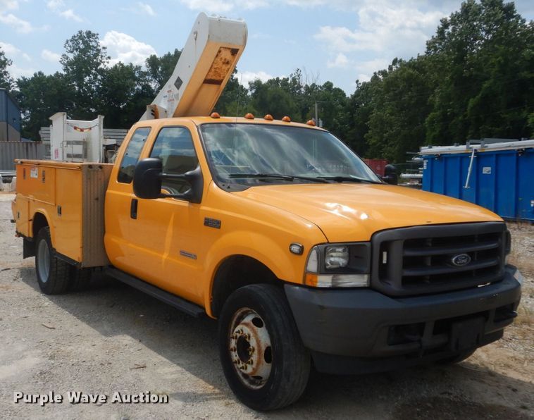 image for item JI9547 2004 Ford F550 Super Duty XL  SuperCab bucket truck