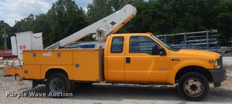 image for item JI9547 2004 Ford F550 Super Duty XL  SuperCab bucket truck