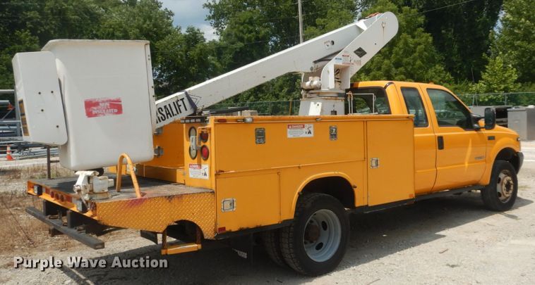 image for item JI9547 2004 Ford F550 Super Duty XL  SuperCab bucket truck