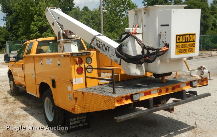 image for item JI9547 2004 Ford F550 Super Duty XL  SuperCab bucket truck