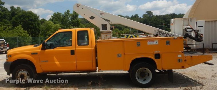 image for item JI9547 2004 Ford F550 Super Duty XL  SuperCab bucket truck