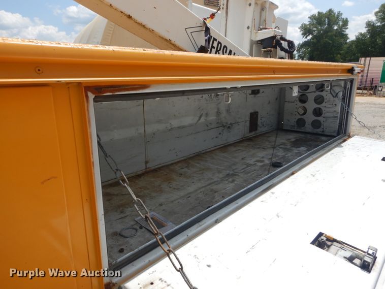 image for item JI9547 2004 Ford F550 Super Duty XL  SuperCab bucket truck