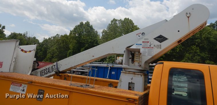 image for item JI9547 2004 Ford F550 Super Duty XL  SuperCab bucket truck