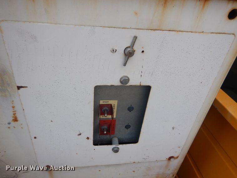 image for item JI9547 2004 Ford F550 Super Duty XL  SuperCab bucket truck