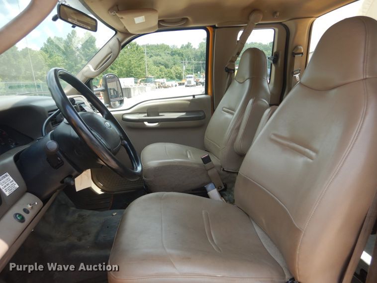 image for item JI9547 2004 Ford F550 Super Duty XL  SuperCab bucket truck