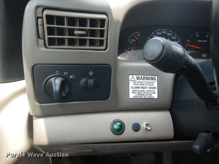 image for item JI9547 2004 Ford F550 Super Duty XL  SuperCab bucket truck