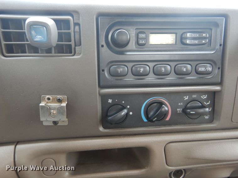 image for item JI9547 2004 Ford F550 Super Duty XL  SuperCab bucket truck