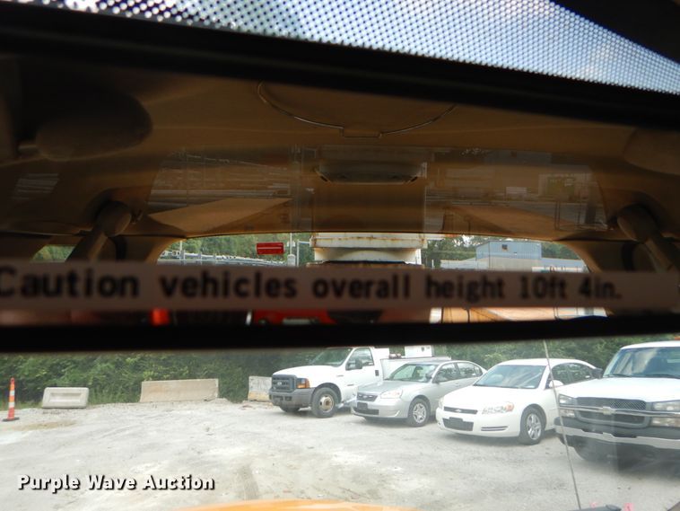 image for item JI9547 2004 Ford F550 Super Duty XL  SuperCab bucket truck