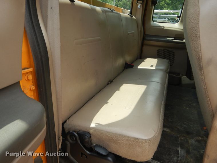 image for item JI9547 2004 Ford F550 Super Duty XL  SuperCab bucket truck