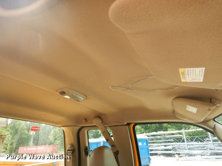 image for item JI9547 2004 Ford F550 Super Duty XL  SuperCab bucket truck