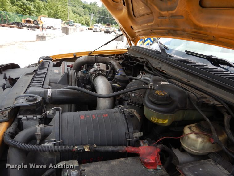 image for item JI9547 2004 Ford F550 Super Duty XL  SuperCab bucket truck