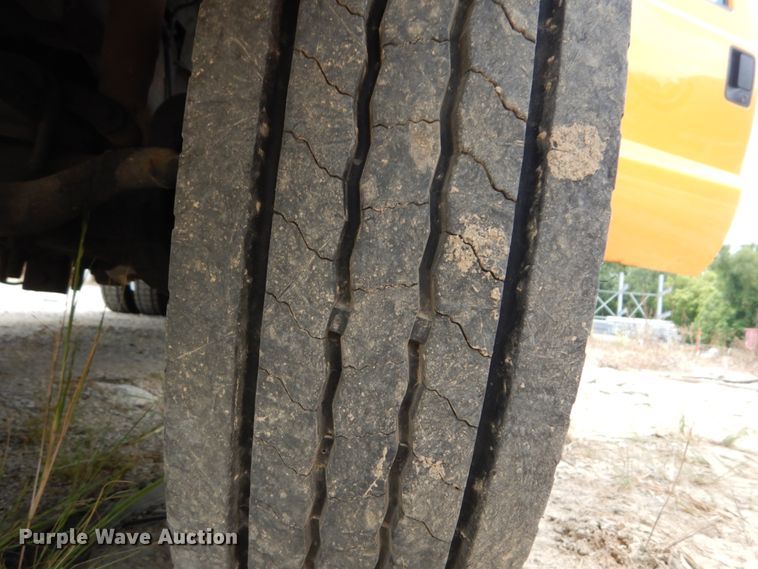 image for item JI9547 2004 Ford F550 Super Duty XL  SuperCab bucket truck