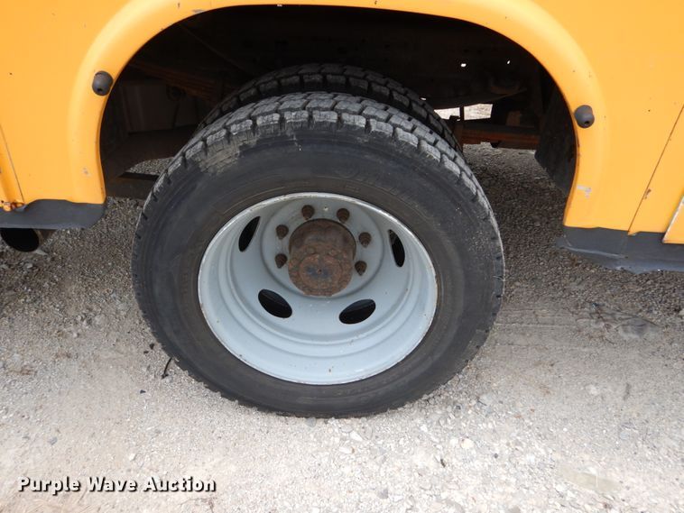 image for item JI9547 2004 Ford F550 Super Duty XL  SuperCab bucket truck