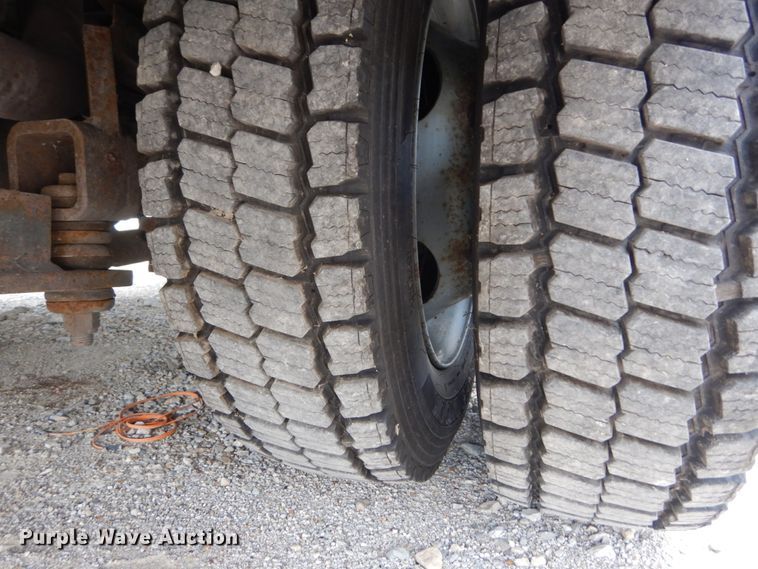 image for item JI9547 2004 Ford F550 Super Duty XL  SuperCab bucket truck