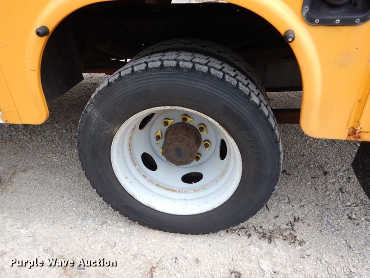 image for item JI9547 2004 Ford F550 Super Duty XL  SuperCab bucket truck