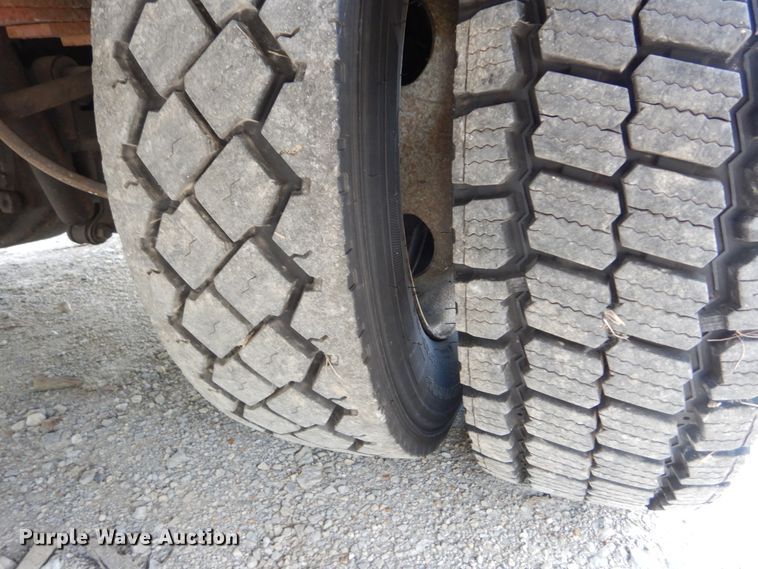 image for item JI9547 2004 Ford F550 Super Duty XL  SuperCab bucket truck