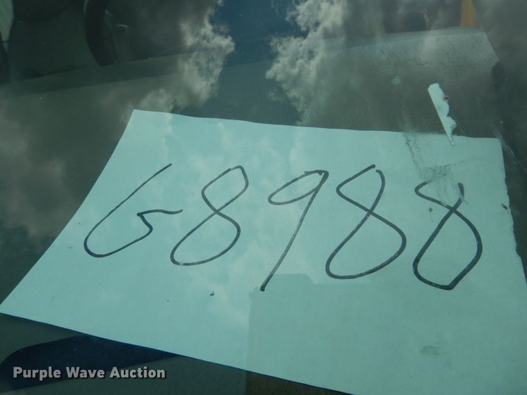 image for item JI9547 2004 Ford F550 Super Duty XL  SuperCab bucket truck