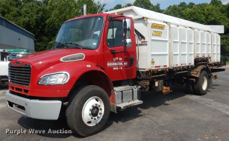 image for item JI9576 2015 Freightliner M2 106  refuse truck