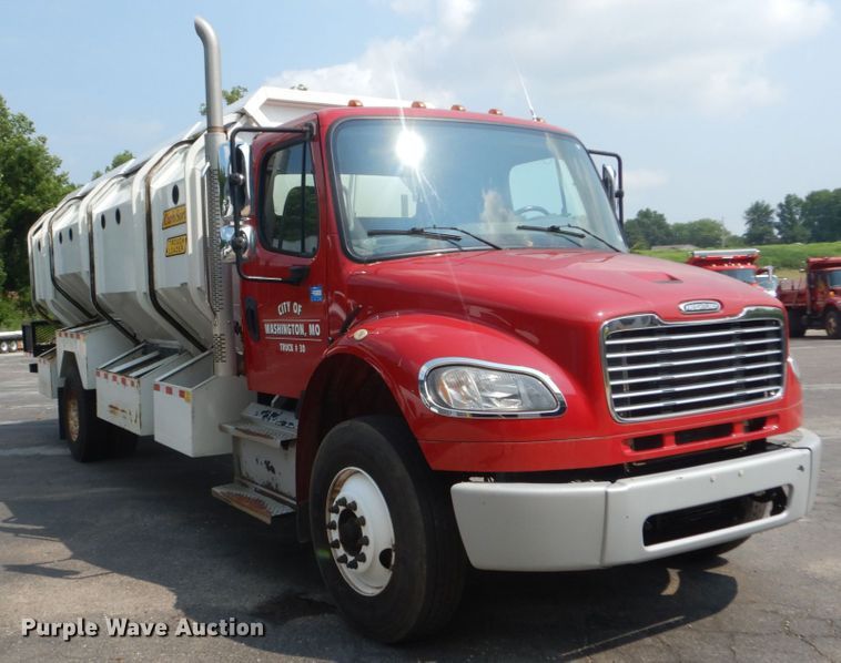 image for item JI9576 2015 Freightliner M2 106  refuse truck