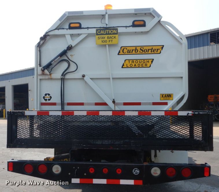 image for item JI9576 2015 Freightliner M2 106  refuse truck