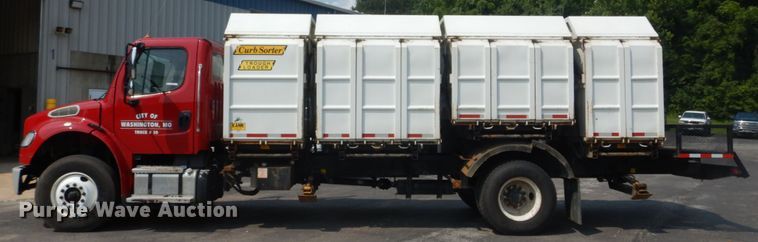 image for item JI9576 2015 Freightliner M2 106  refuse truck