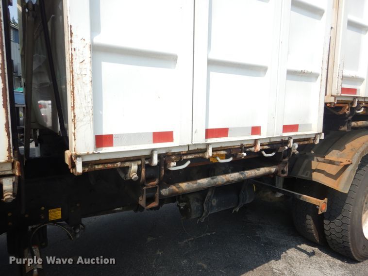 image for item JI9576 2015 Freightliner M2 106  refuse truck