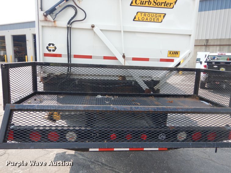 image for item JI9576 2015 Freightliner M2 106  refuse truck