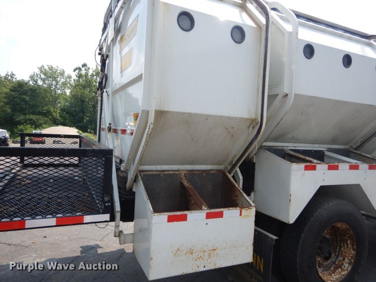 image for item JI9576 2015 Freightliner M2 106  refuse truck