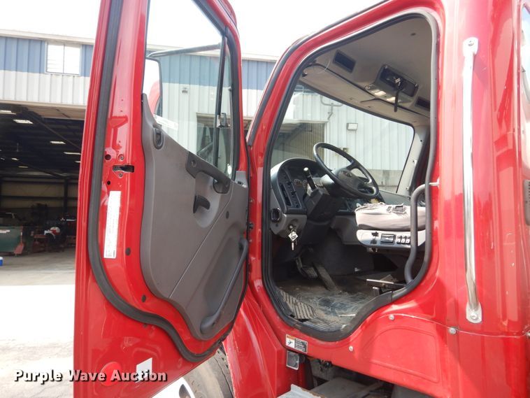 image for item JI9576 2015 Freightliner M2 106  refuse truck