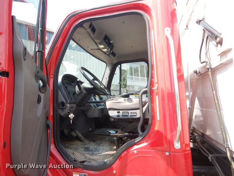 image for item JI9576 2015 Freightliner M2 106  refuse truck