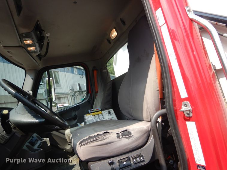 image for item JI9576 2015 Freightliner M2 106  refuse truck