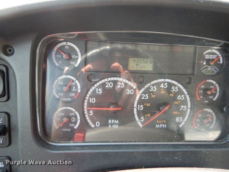 image for item JI9576 2015 Freightliner M2 106  refuse truck