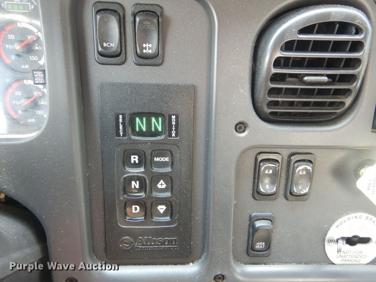 image for item JI9576 2015 Freightliner M2 106  refuse truck