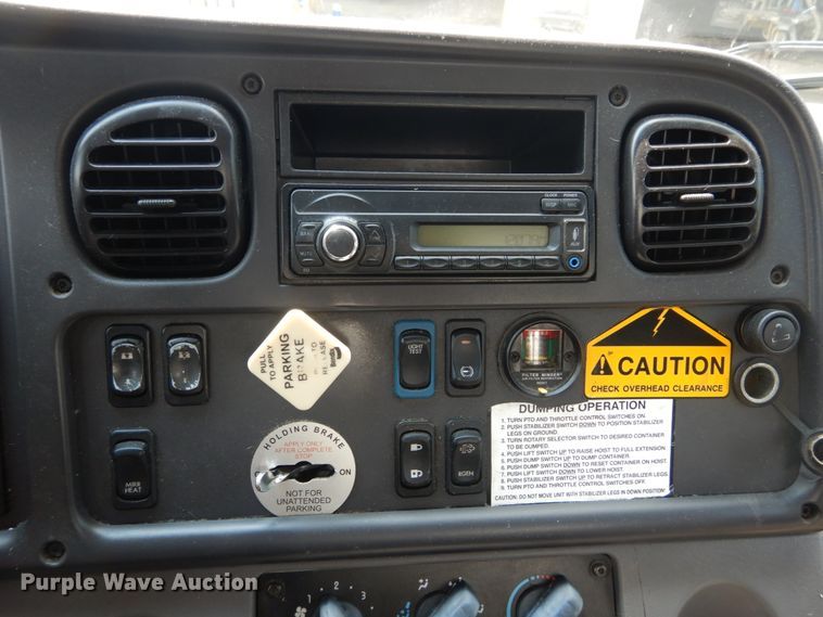 image for item JI9576 2015 Freightliner M2 106  refuse truck