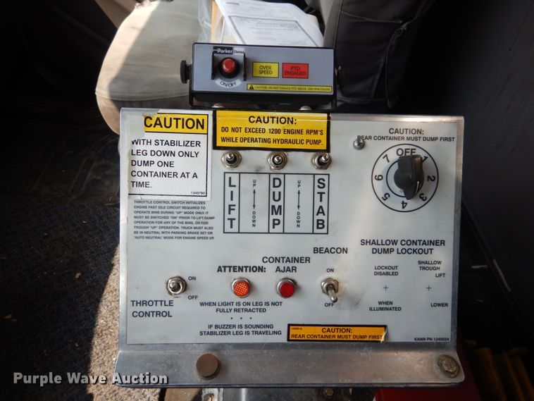 image for item JI9576 2015 Freightliner M2 106  refuse truck