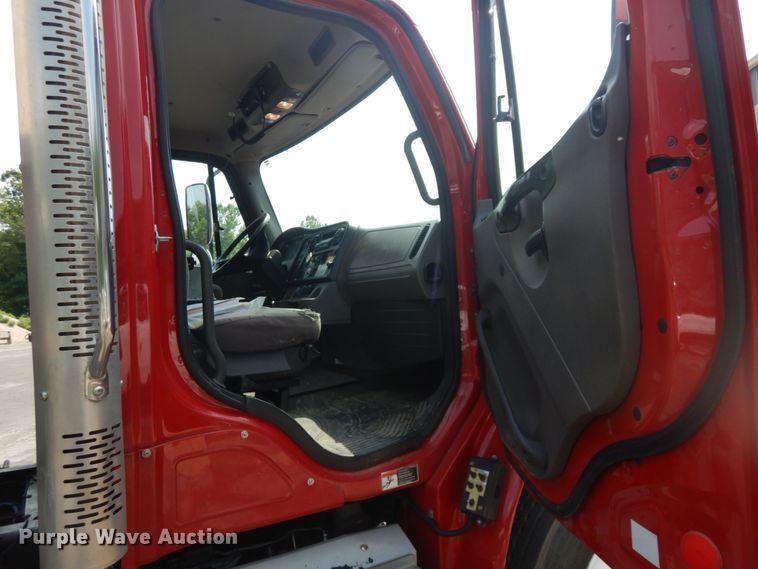 image for item JI9576 2015 Freightliner M2 106  refuse truck