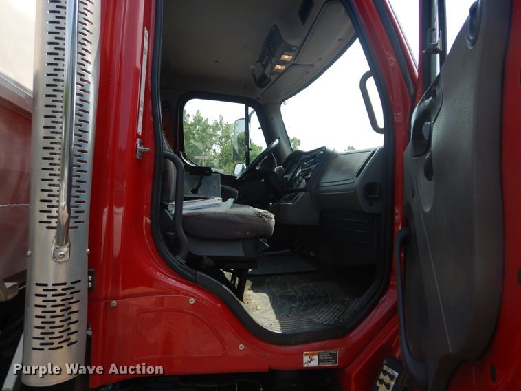 image for item JI9576 2015 Freightliner M2 106  refuse truck