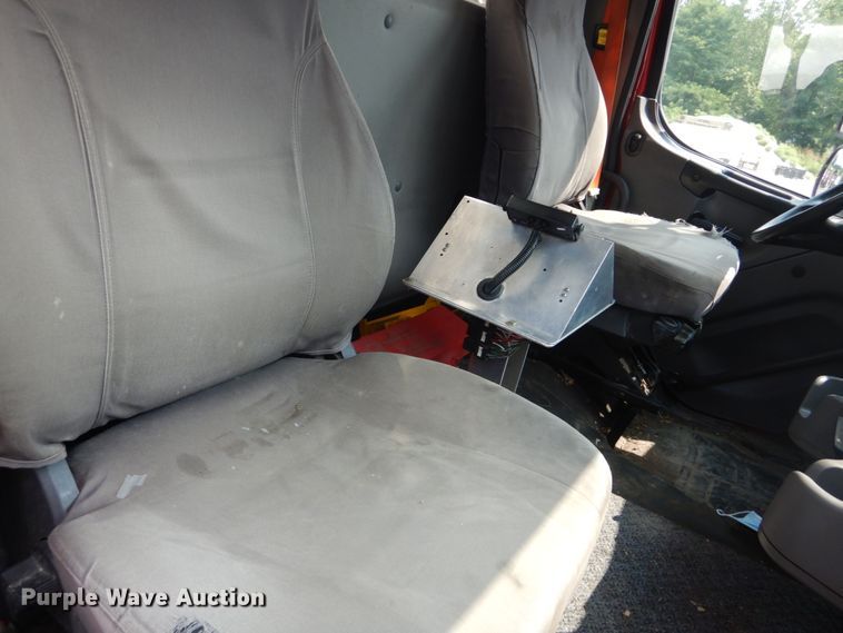 image for item JI9576 2015 Freightliner M2 106  refuse truck